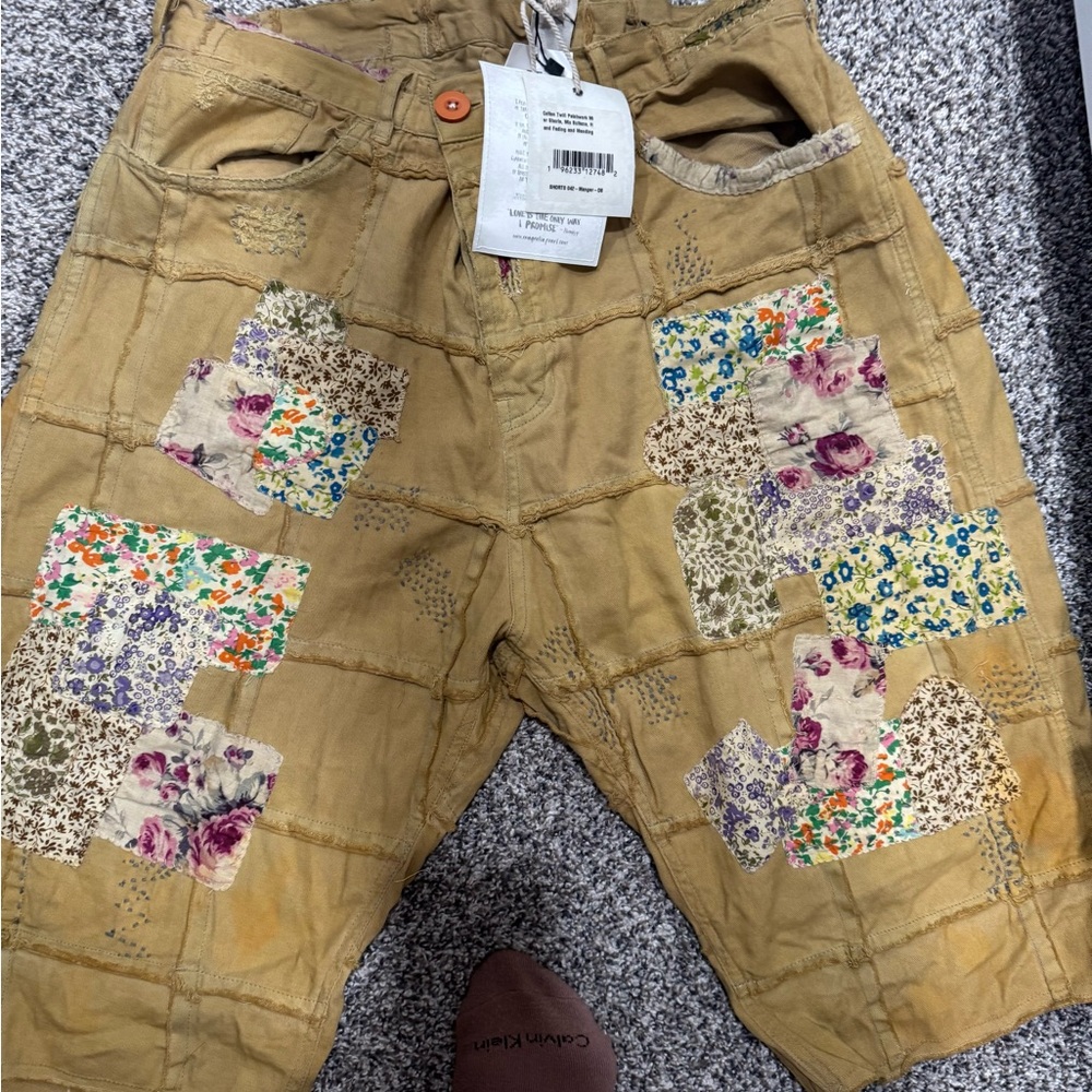Magnolia Pearl Tan Cargo Shorts with Floral Details